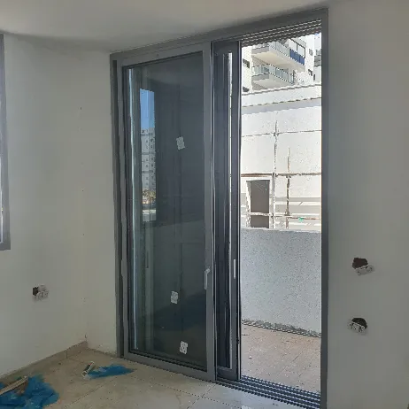 טכנאי תריסים חשמליים לעסקים