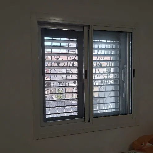 מתקין מנוע לתריס חשמלי